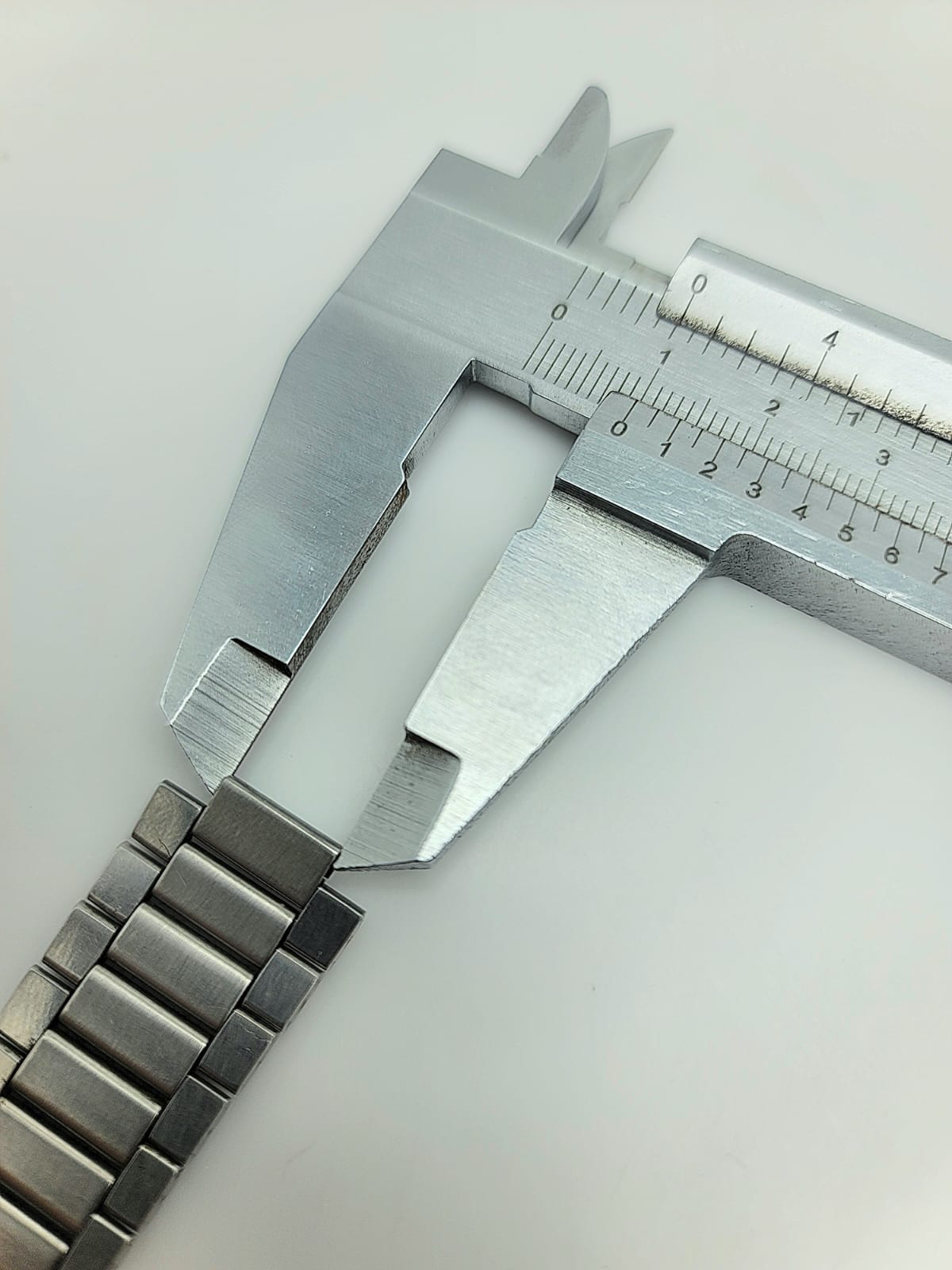 18 MM Omega SpeedMaster 1035 Stretchable Links Watch Bracelet