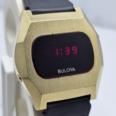 Bulova Computron n6 Red Led Digital Quartz Vintage Men's Watch_c5fc07cd (2)