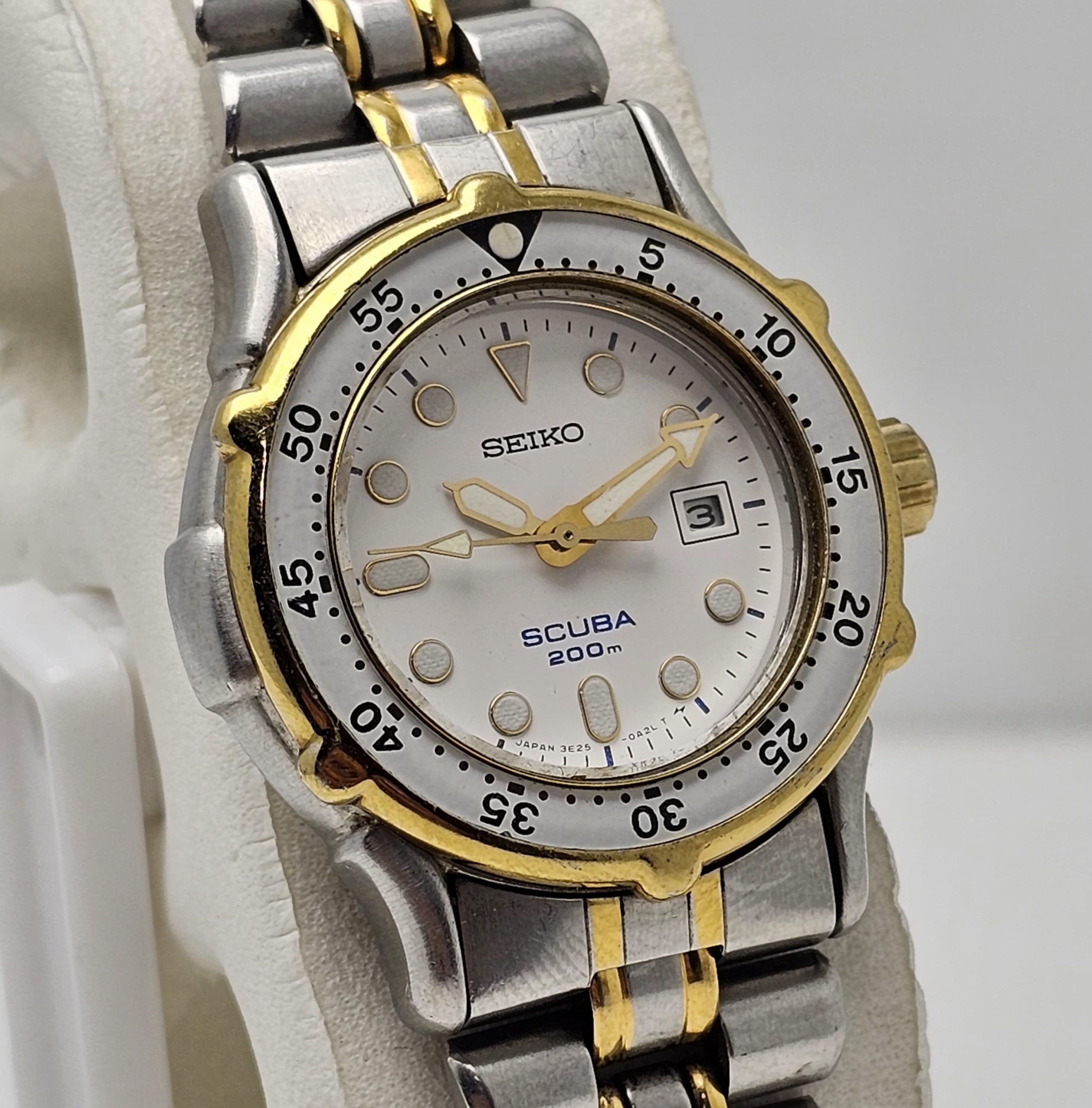 Seiko Scuba 200m 3E25-0A30 Quartz Vintage Women's Watch - Image 2