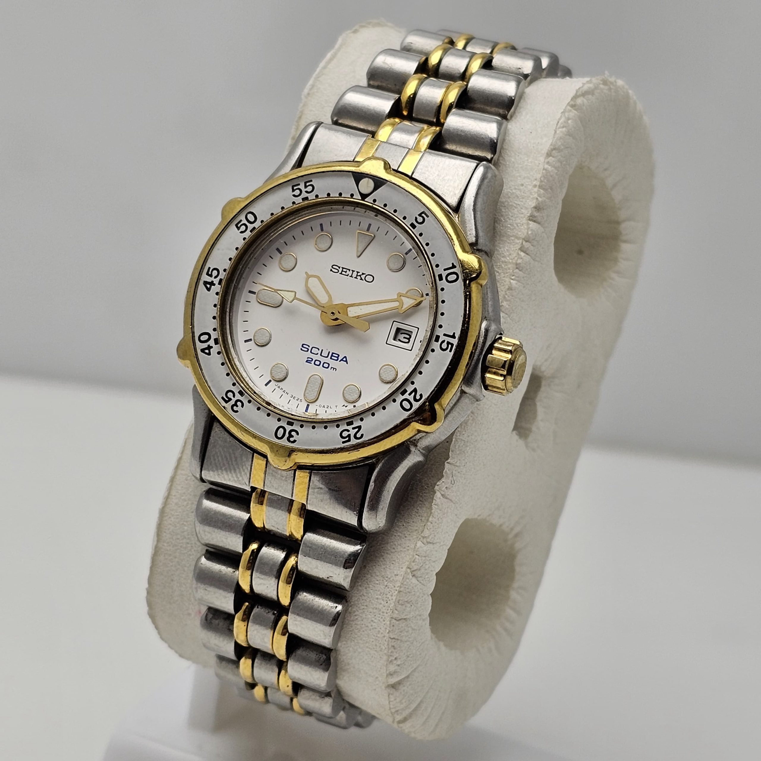 Seiko Scuba 200m 3E25-0A30 Quartz Vintage Women's Watch - Image 5