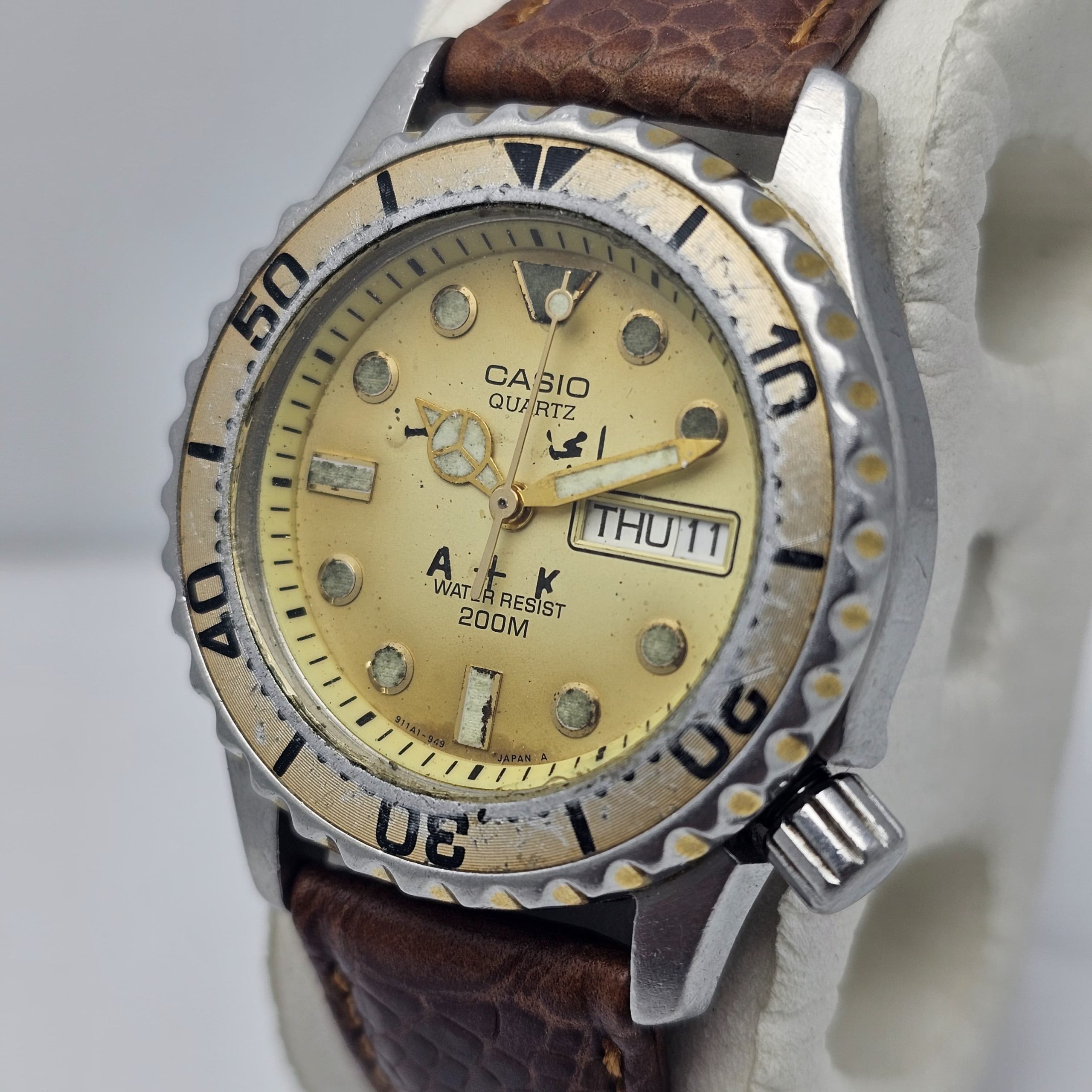 CASIO DIVER MD-702 QUARTZ 200 MM Module 394 VINTAGE MEN'S WATCH - Image 2