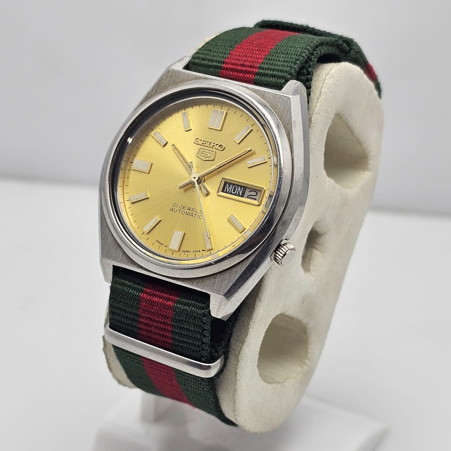 Seiko 5 Automatic 7009-876A Day/Date Golden Dial Vintage Men's Watch - Image 5