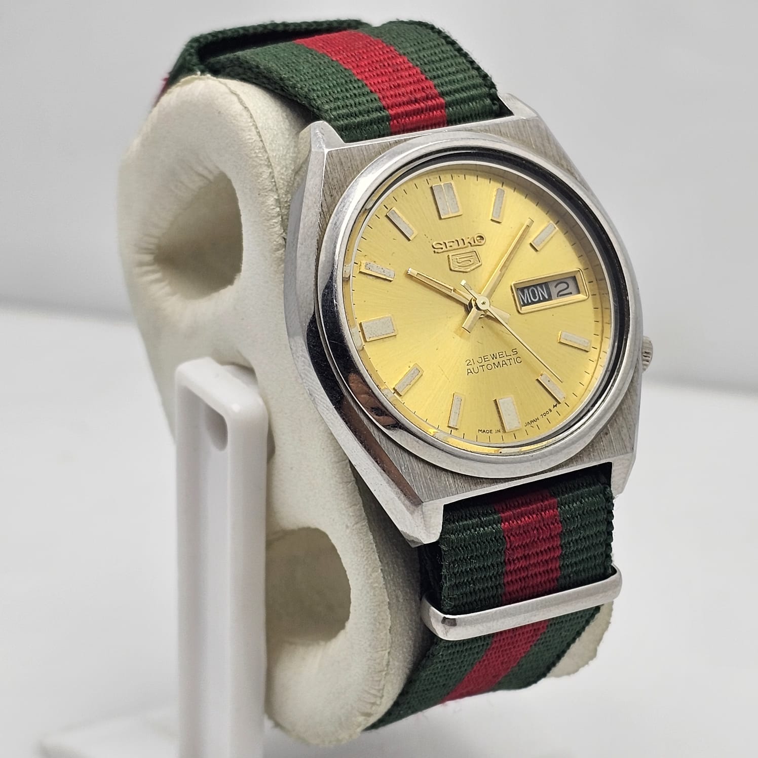 Seiko 5 Automatic 7009-876A Day/Date Golden Dial Vintage Men's Watch - Image 3