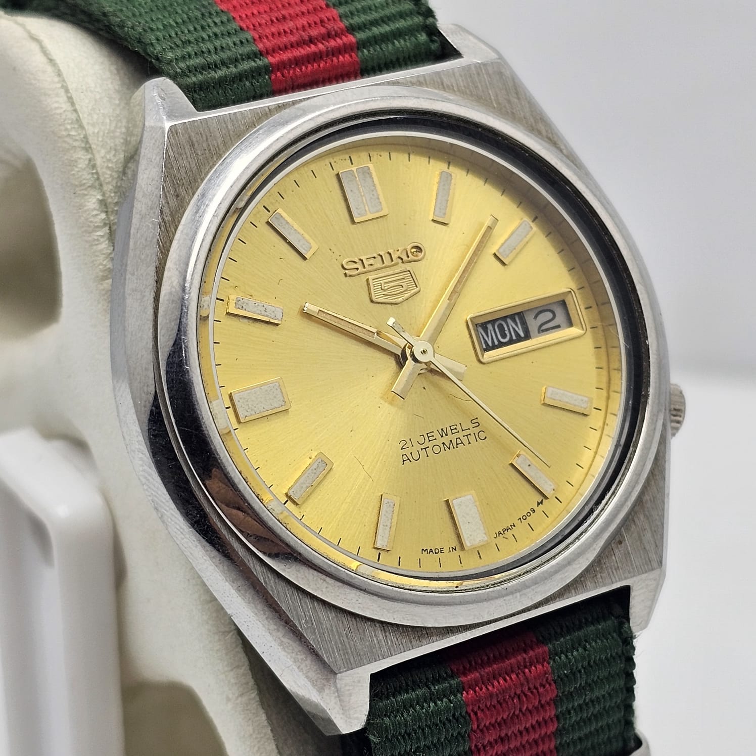 Seiko 5 Automatic 7009-876A Day/Date Golden Dial Vintage Men's Watch