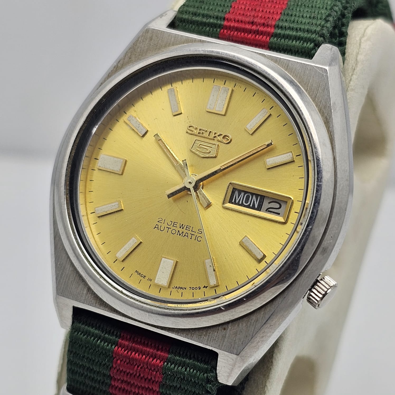 Seiko 5 Automatic 7009-876A Day/Date Golden Dial Vintage Men's Watch - Image 2