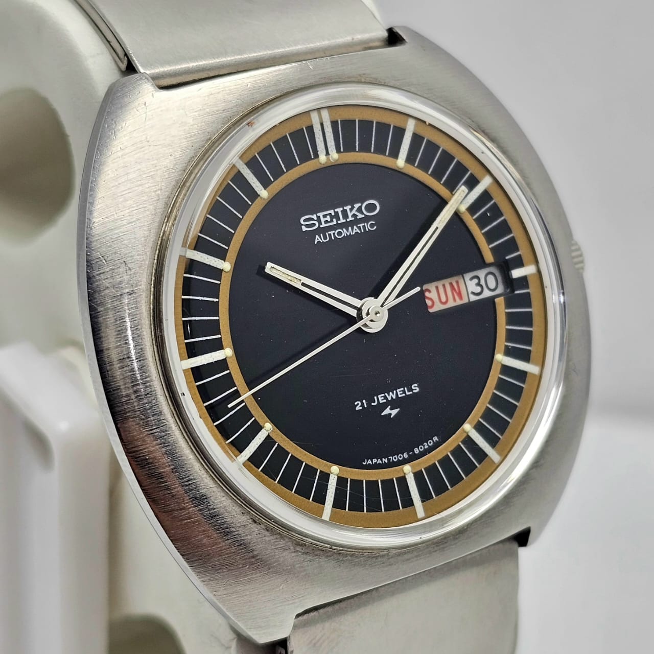 SEIKO UFO BULLSEYE 7006-8020 AUTOMATIC DAY/DATE VINTAGE MEN'S WATCH