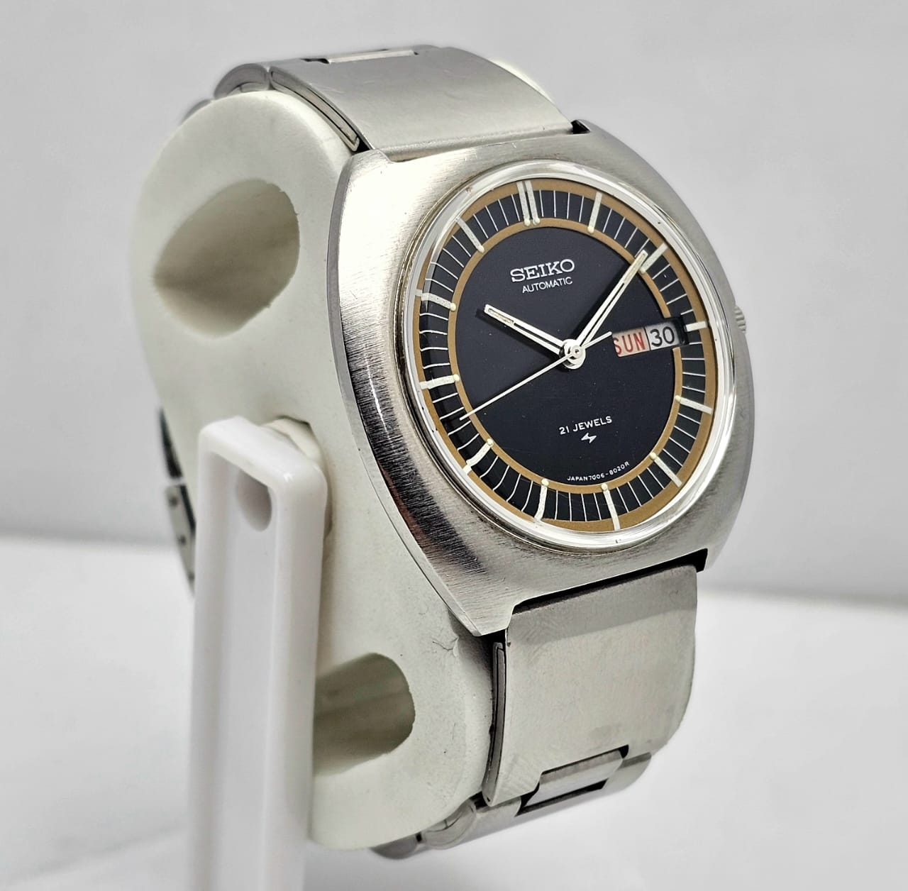SEIKO UFO BULLSEYE 7006-8020 AUTOMATIC DAY/DATE VINTAGE MEN'S WATCH - Image 5
