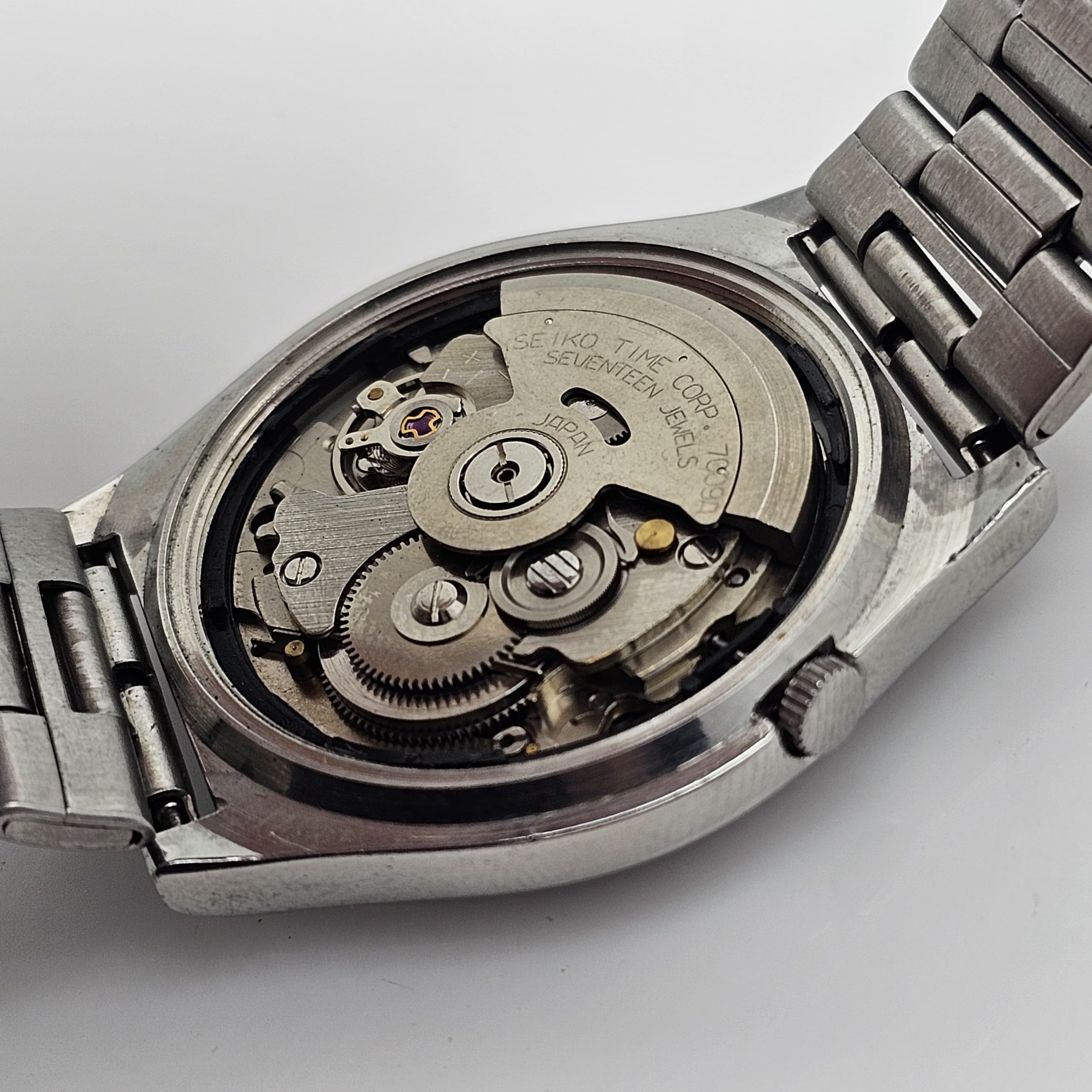 Seiko 5 Automatic 7009-3171 Day/Date Vintage Men's - Image 9