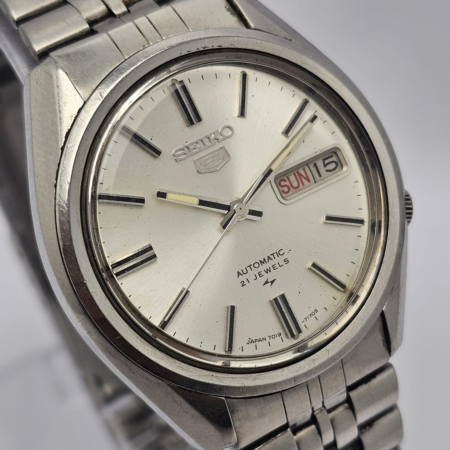 Seiko 5 Automatic 7019-7100 Day/Date Vintage Men's Watch - Image 2