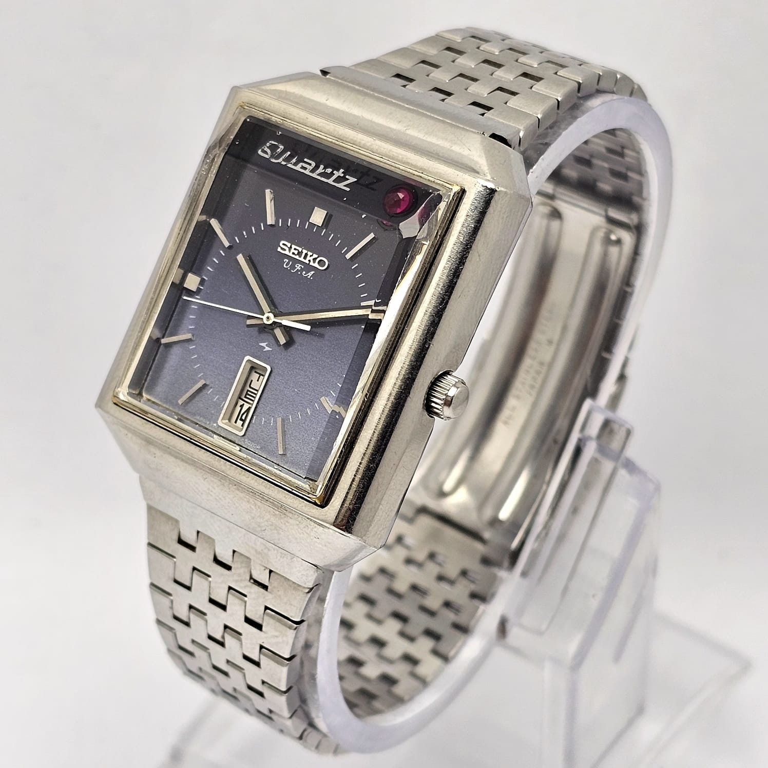 Seiko V.F.A 3923-5011 LED Flash Light Quartz Vintage Men's Watch - Image 4