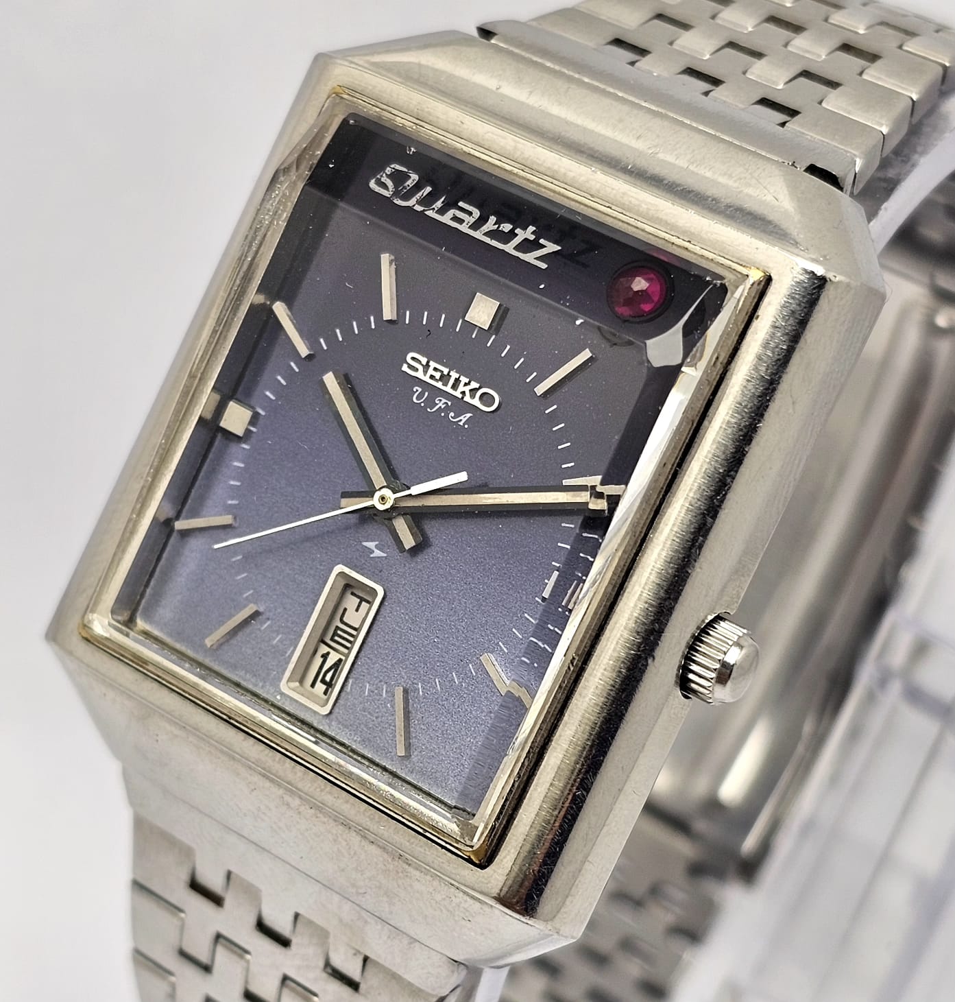 Seiko V.F.A 3923-5011 LED Flash Light Quartz Vintage Men's Watch - Image 2