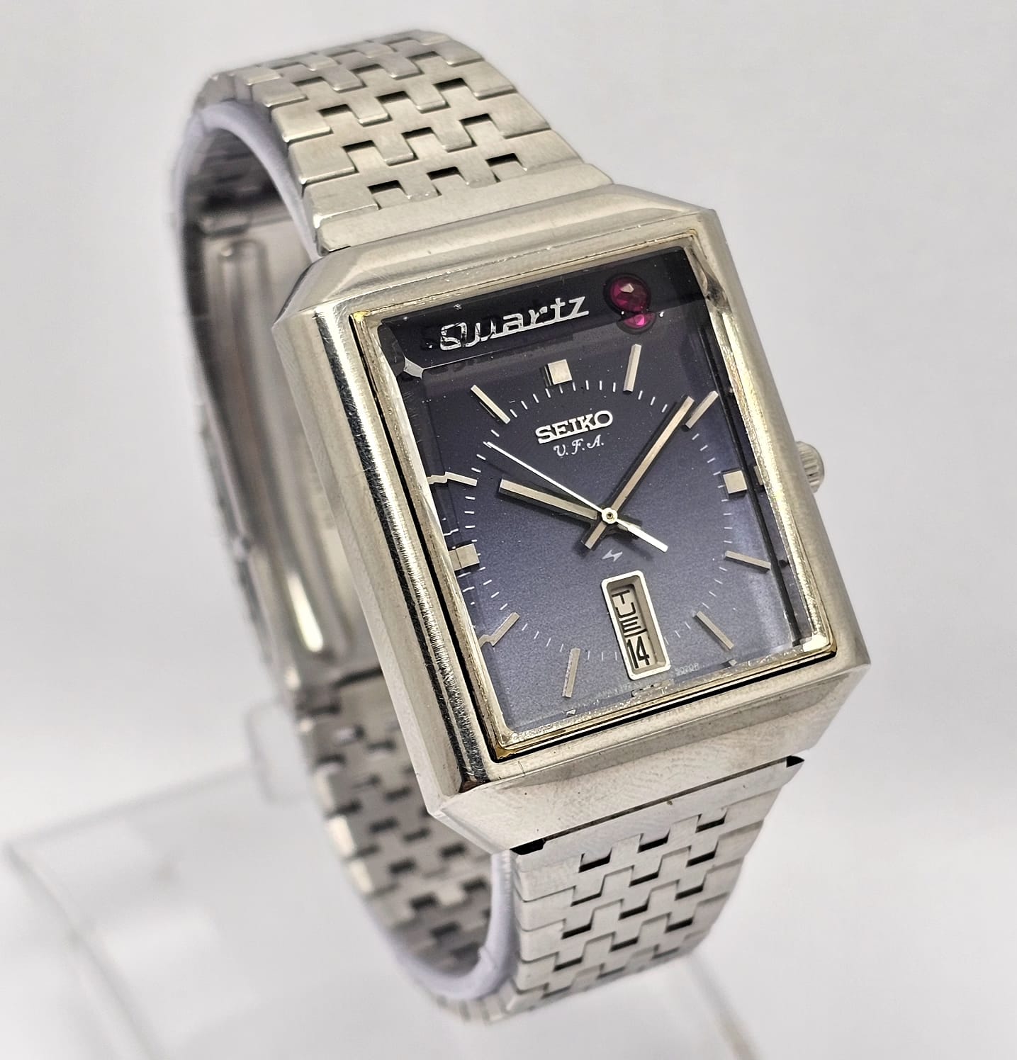 Seiko V.F.A 3923-5011 LED Flash Light Quartz Vintage Men's Watch - Image 3