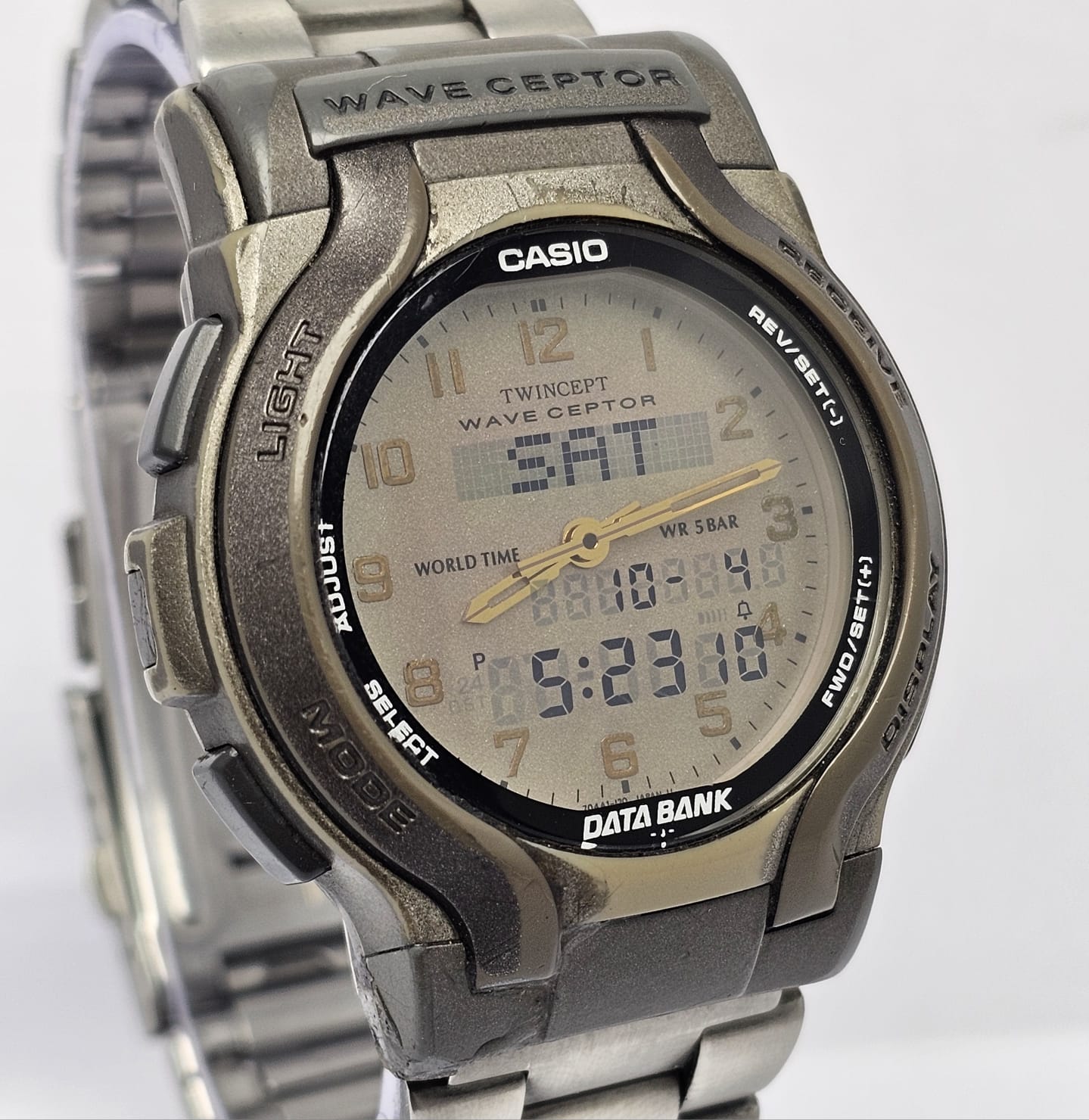 Casio Twincept Wave Ceptor Data Bank Quartz WVA-200 Ana/Digi Vintage Men's Watch - Image 2