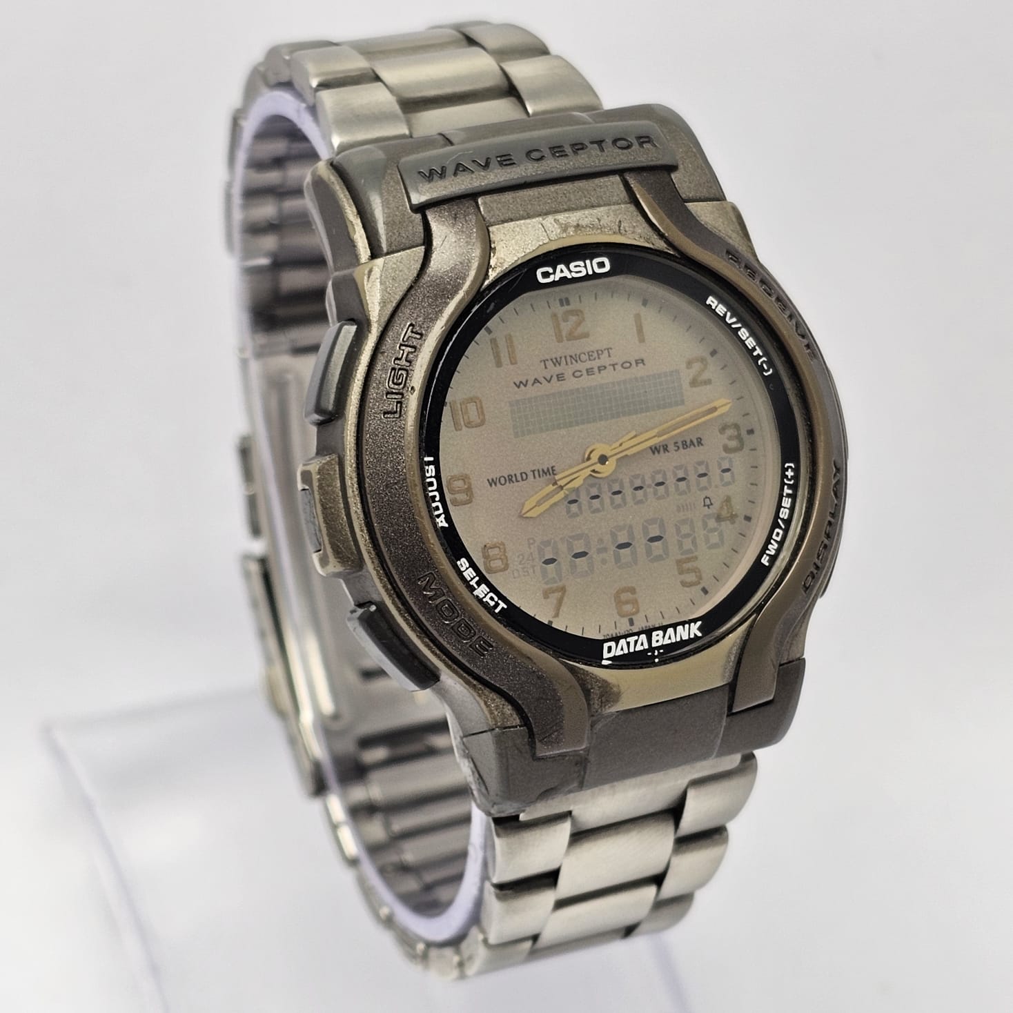 Casio Twincept Wave Ceptor Data Bank Quartz WVA-200 Ana/Digi Vintage Men's Watch - Image 4