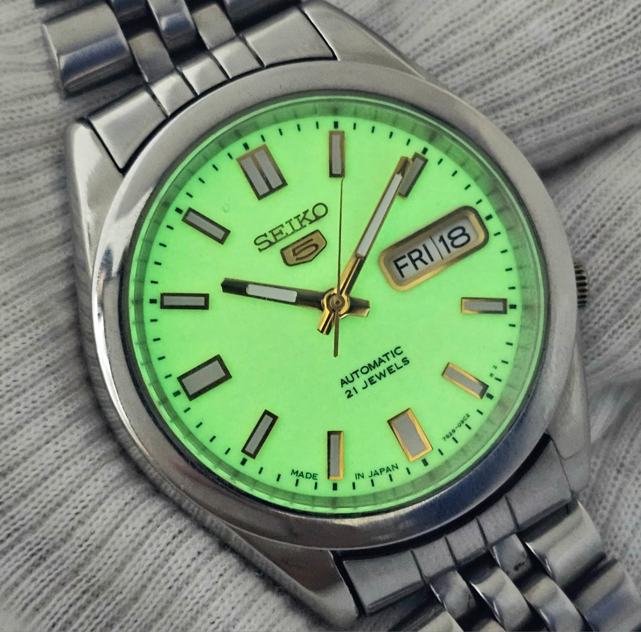 Seiko 5 Automatic 7S26-00X0 Luminous Dial Day/Date Vintage Men's Wrist Watch - Image 3