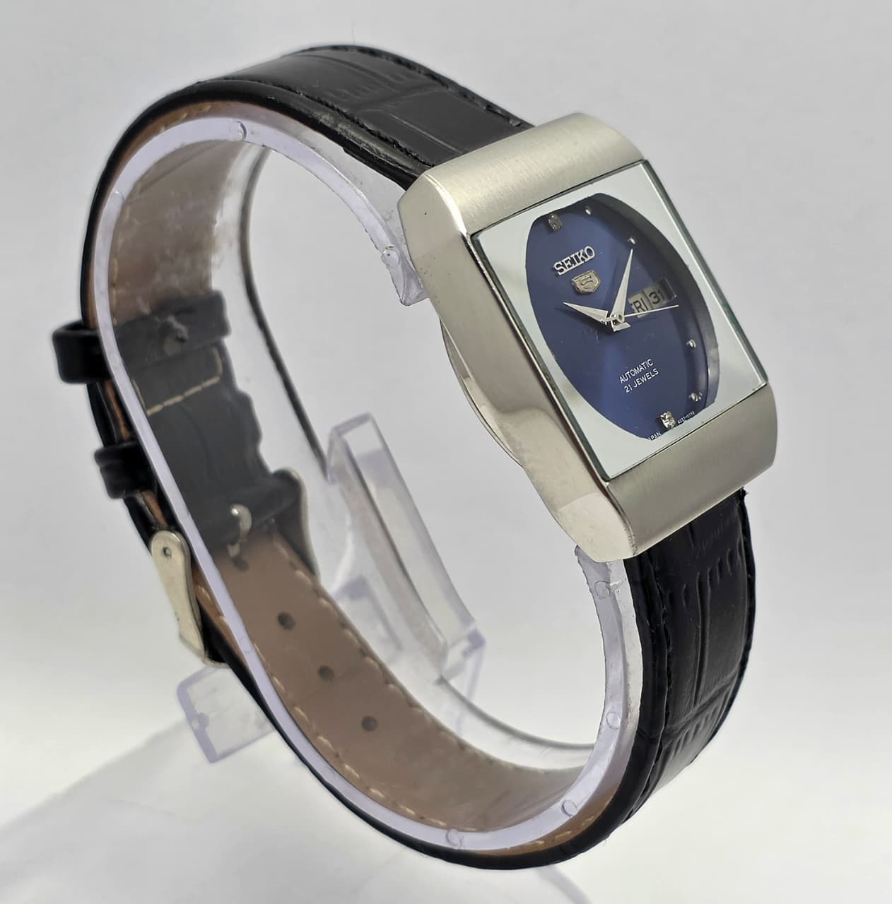 Seiko 5 Automatic 4227-00B0 Day/Date Vintage Unisex Watch Seiko 5 Automatic 4227-00B0 Day/Date Vintage Unisex Watch