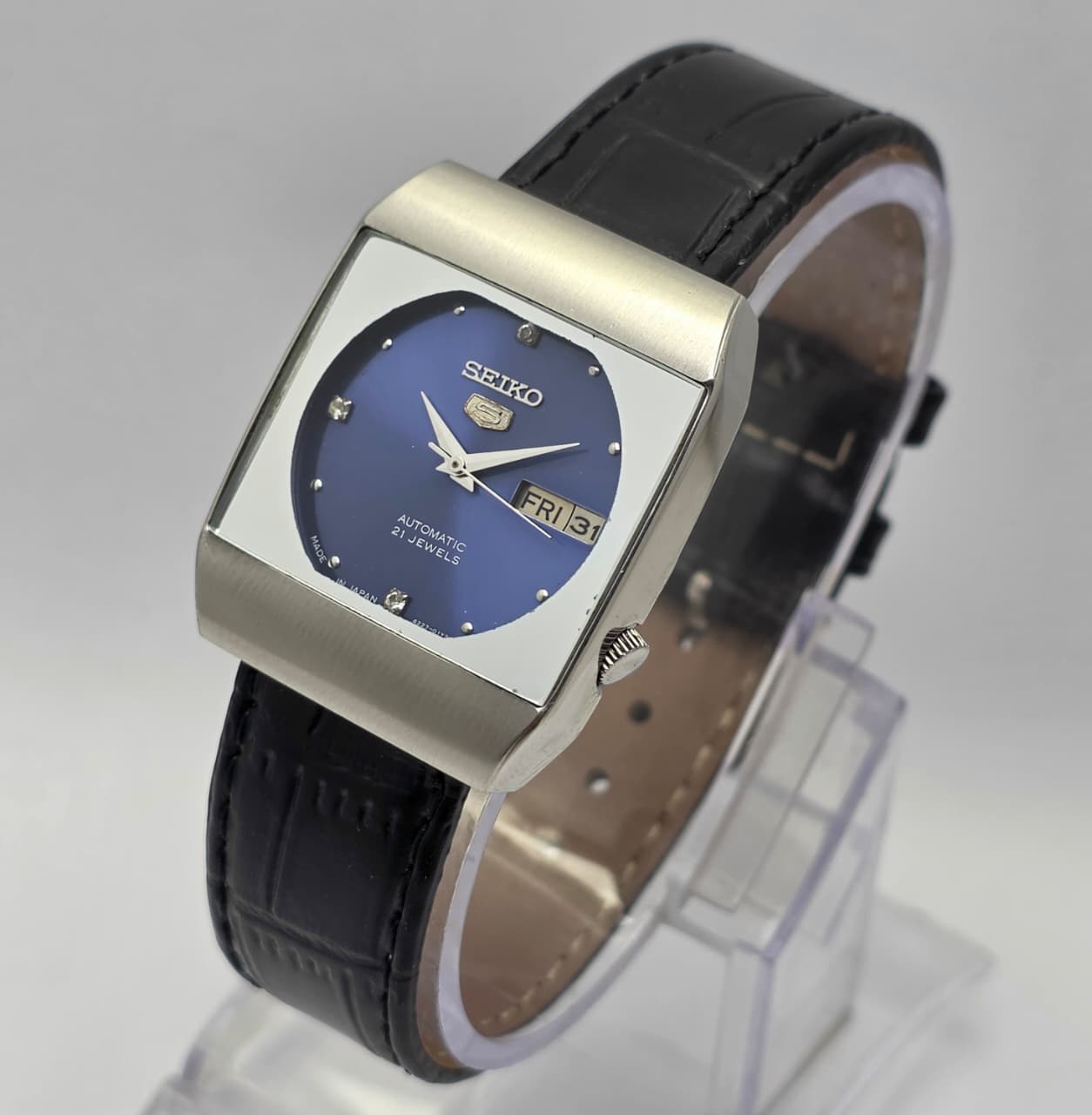 Seiko 5 Automatic 4227-00B0 Day/Date Vintage Unisex Watch Seiko 5 Automatic 4227-00B0 Day/Date Vintage Unisex Watch