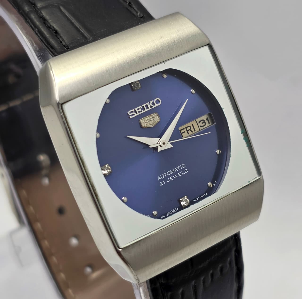 Seiko 5 Automatic 4227-00B0 Day/Date Vintage Unisex Watch Seiko 5 Automatic 4227-00B0 Day/Date Vintage Unisex Watch