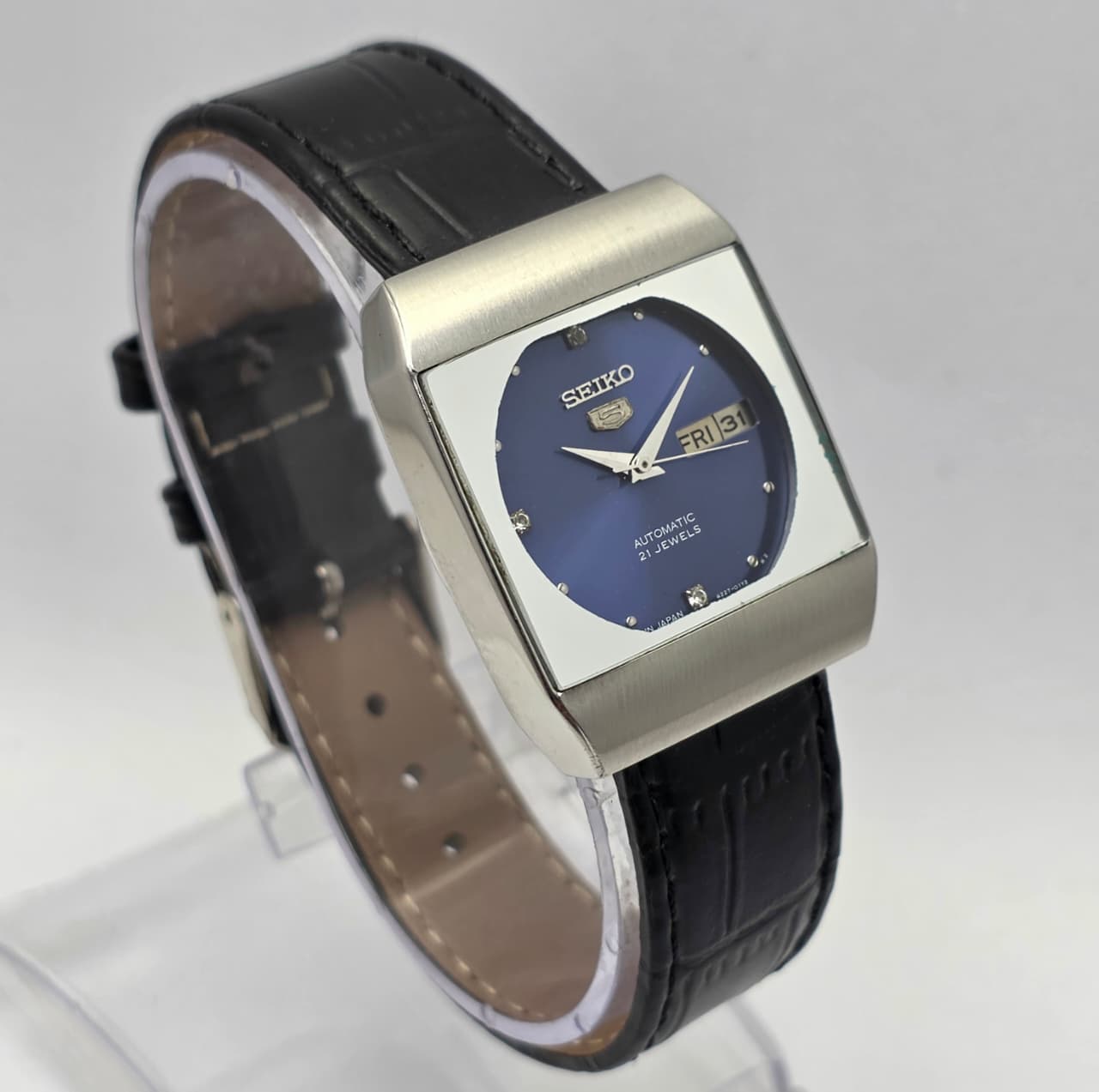 Seiko 5 Automatic 4227-00B0 Day/Date Vintage Unisex Watch Seiko 5 Automatic 4227-00B0 Day/Date Vintage Unisex Watch